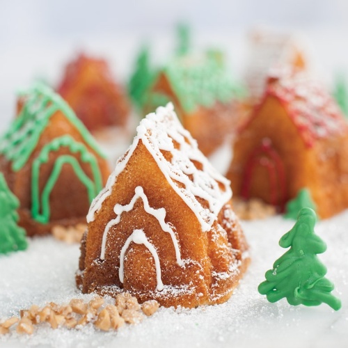 Bakvorm "Cozy Village Baking Pan" - Nordic Ware | Sparkling Silver Holiday